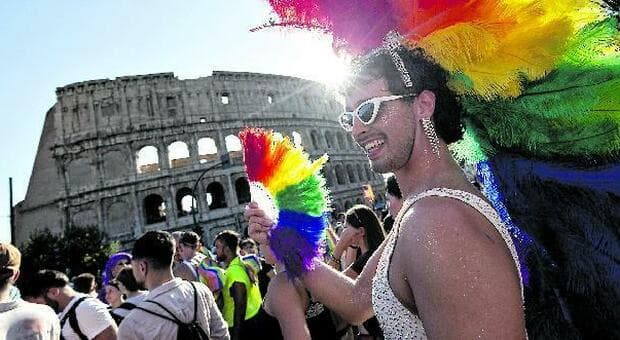  Roma Pride 2026, oltre 5mila sfilano per i dei diritti Lgbtq+: il racconto degli striscioni e delle tensioni 