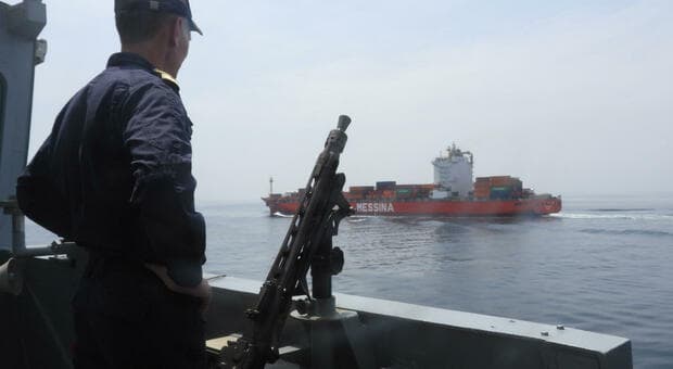  Mar Rosso, l?Italia fronteggia gli Houthi. Crosetto: «La nostra Marina pronta a scortare i mercantili» 