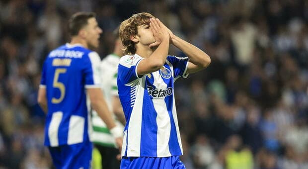  Rodrigo Mora, chi è il portoghese vicino alla Roma: età, altezza, carriera, stipendio, ruolo, il padre calciatore, la trattativa col Porto e gli ostacoli 