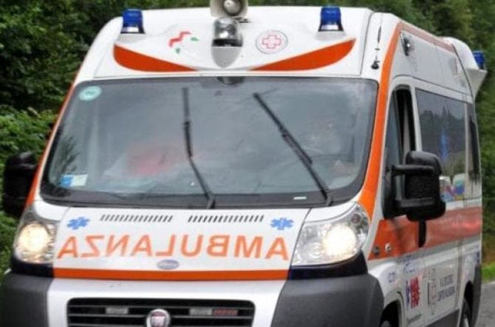 Incidente tra auto e moto ad Alatri: motociclista di 48 anni in ospedale in codice rosso