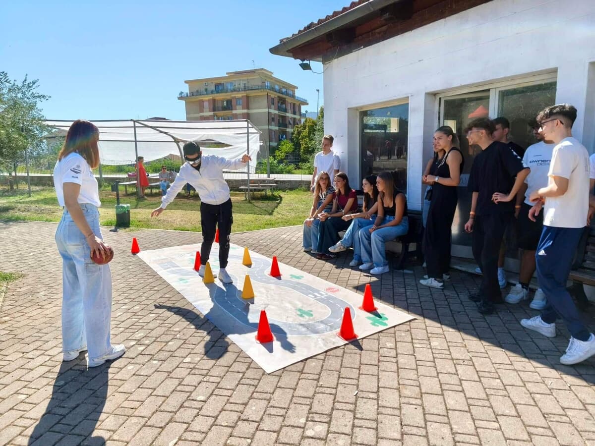 Ceccano, 120 studenti a lezione di sicurezza stradale: prove pratiche, simulatori e test sull’alcol