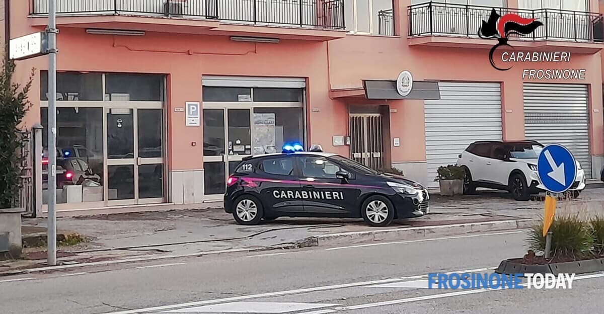 Violenza sulla compagna davanti ai figli: scatta il divieto di avvicinamento