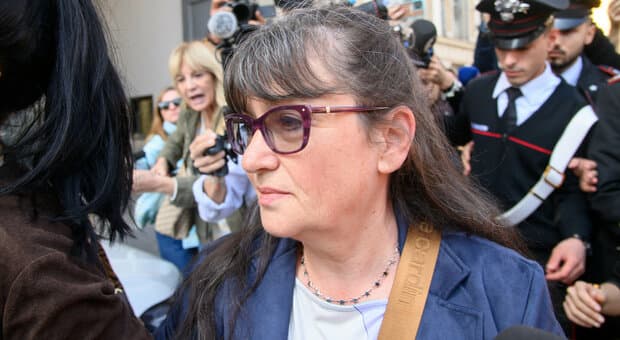  Sempio, la madre in terapia intensiva: dopo il tentato suicidio riparte la gogna social 