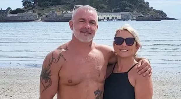  Muore in vacanza a Cipro dopo un malore, lo stesso giorno sarebbe dovuto tornare a casa. La compagna: «Straziata dal dolore» 