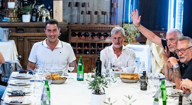  Vannacci a cena con Alemanno: «Con noi per un'Italia migliore. A Turetta l'ergastolo anche senza femminicidio. Meloni? Ha il mio numero» 
