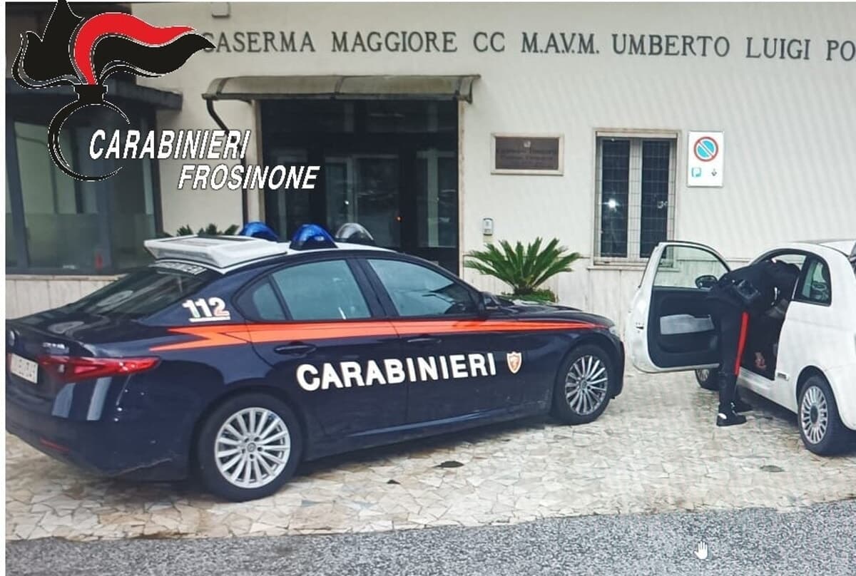 Vende la propria auto di lusso e viene truffato