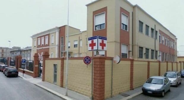  Bari, cadavere di un uomo di 32 anni lasciato vicino al pronto soccorso di Bitonto: è Alessandro Brilli, caccia a un'Audi bianca 