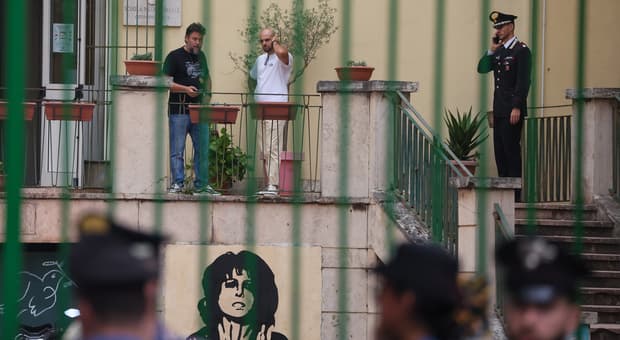  Isabella Marsilio è la prof accoltellata: ha 66 anni ed è un'insegnante di storia. All'ultimo anno di lavoro prima della pensione 