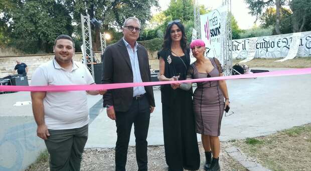  Metasound Fest, Genzano si accende di musica e solidarietà. Maria Grazia Cucinotta: «Da oltre 20 anni al fianco di Komen Italia» 
