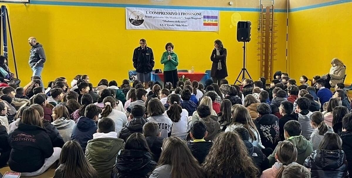 Scuola, la Polizia di Stato rafforza i controlli: più pattuglie davanti agli istituti