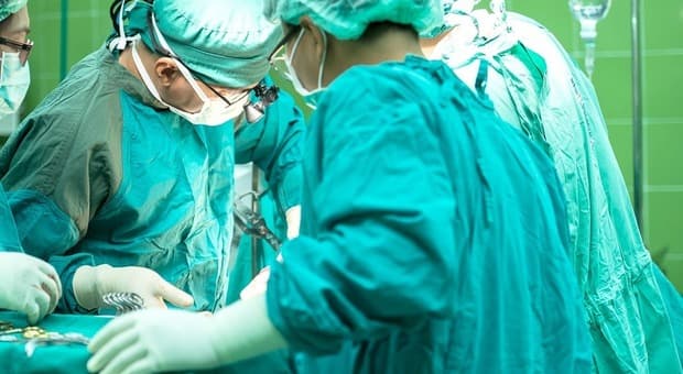  Roma, scopre il tumore a due anni: viene operato quando ne ha 30. «Prima chemio e radio, ora la mia vita è cambiata» 