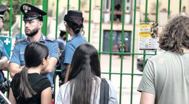  Prof accoltellata, l?eroe gentile venuto dal Congo (con l?8 in italiano sulla pagella): fa l'inchino ai prof e chiede più libri 