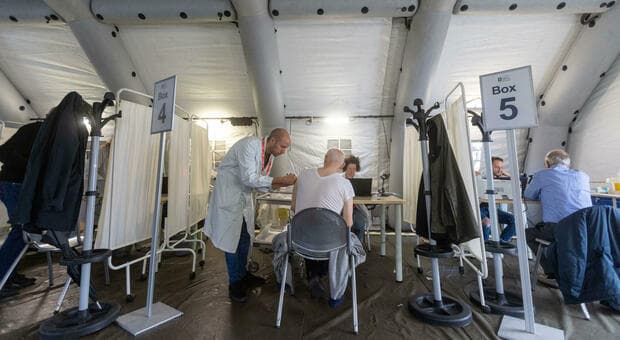  Influenza, il presidente dell'Ordine dei medici di Roma e del Lazio: «Il virus è già in circolazione, sulla campagna pesano i No vax» 