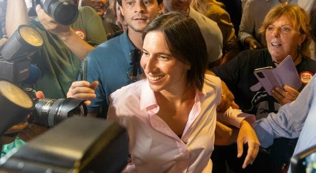  L'«altra Cernobbio» di Elly Schlein: prima dell Forum Ambrosetti la leader dem al convegno sull'economia di pace 