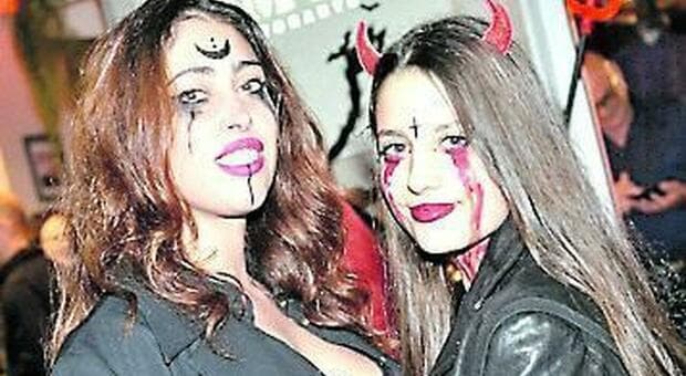  Halloween, la cosa più horror a Roma Nord? Le foto delle signore ritoccate con ChatGpt e i volti trasformati (per errore) 