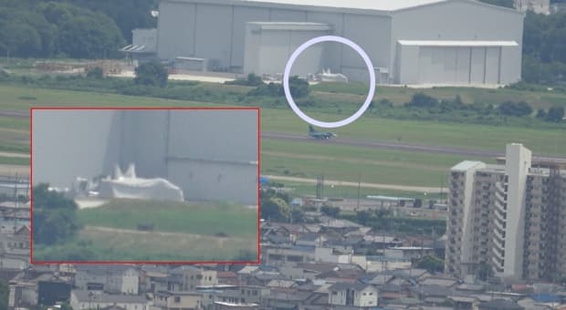  Aereo militare misterioso in Giappone: giallo sul velivolo coperto da un telo bianco nella base degli esperimenti
 
