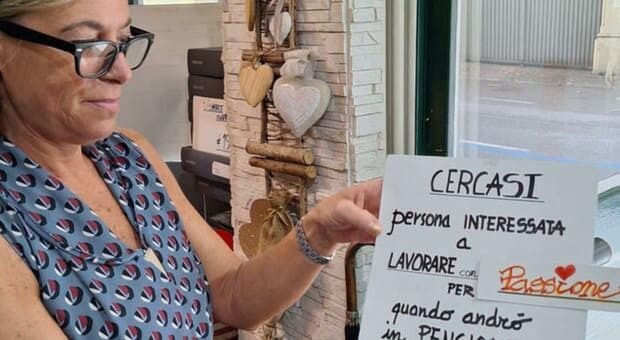  «Cercasi persona appassionata a cui lasciare il mio negozio dopo 40 anni», l'appello di Loredana  