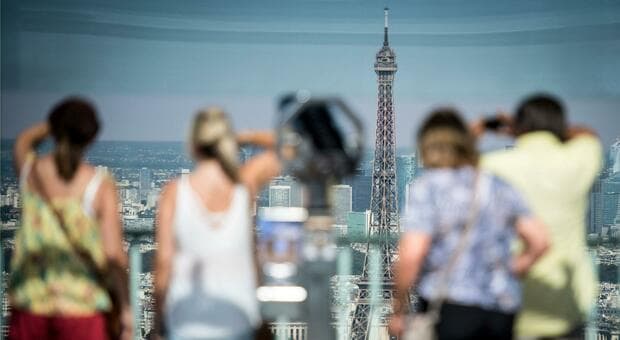  Caldo record in Europa, dalla crisi dei raccolti in Italia alla Torre Eiffel chiusa: i rimedi contro le temperature estreme 