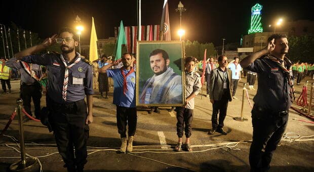  Militari italiani nel Golfo a rischio, il contingente ora sarà rivisto: il piano del governo contro la minaccia Houthi 