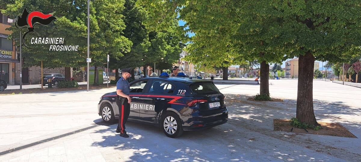Non si ferma all'alt dei Carabinieri e fugge a tutta velocità tra Frosinone ed Alatri