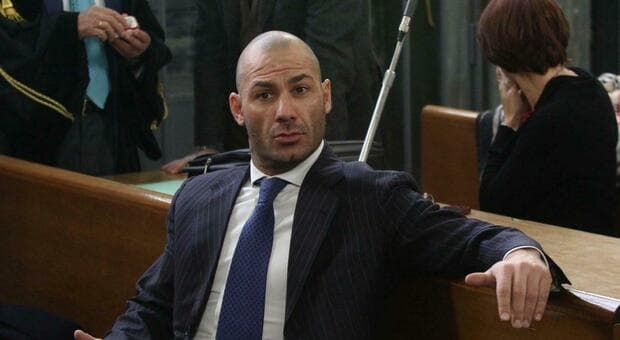  Arrestato Riccardo Bossi, il figlio di Umberto deve scontare 5 anni e 9 mesi di carcere: accusato di truffa e frode col Reddito di cittadinanza 