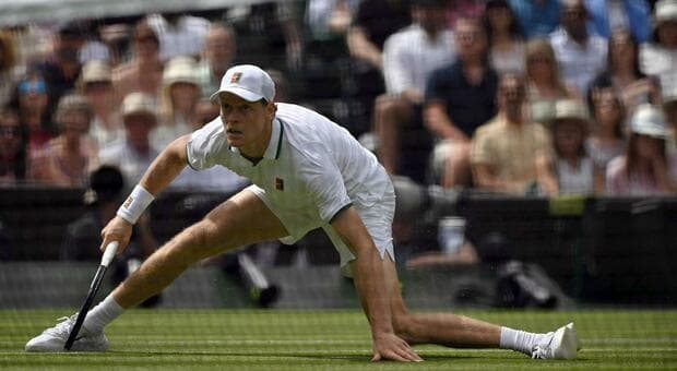  Sinner, a che ora gioca domani (e dove vederla in tv, non in chiaro). Chi è il prossimo avversario a Wimbledon e come sta dopo la caduta 