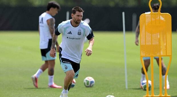  Argentina-Algeria: dove vederla (Rai o Dazn), orario e probabili formazioni della sfida d'apertura del Gruppo J dei Mondiali 
