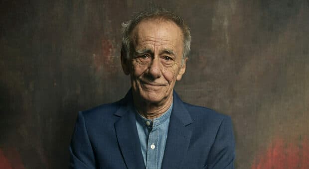  Roberto Vecchioni, concerto annullato a Salerno per «importanti e improvvisi motivi di salute»: ecco come sta il cantante 