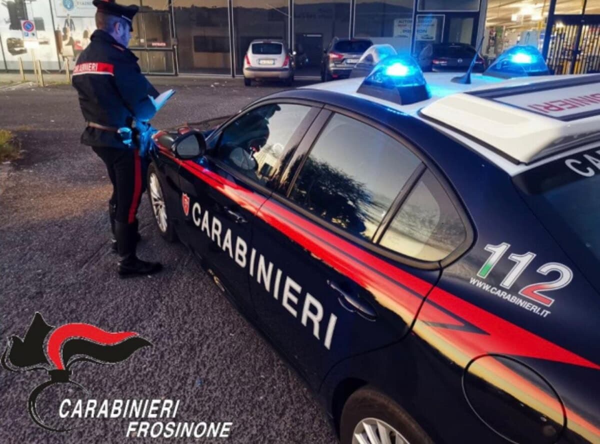 Divieto di ritorno ignorato, individuato mentre fa acquisti: scatta la denuncia