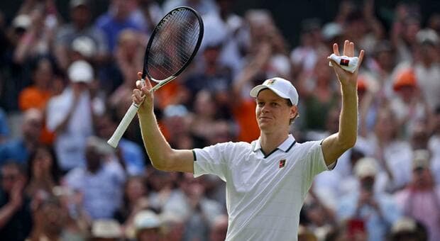  ?Sinner batte Kecmanovic in 5 set e avanza a Wimbledon: la caduta, il sangue e la rimonta, ecco come ha vinto Jannik 