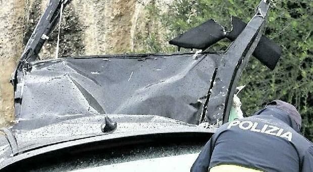  Accusato di omicidio stradale, guida senza patente dopo l'incidente in cui morì la fidanzata: gli agenti lo riconoscono 