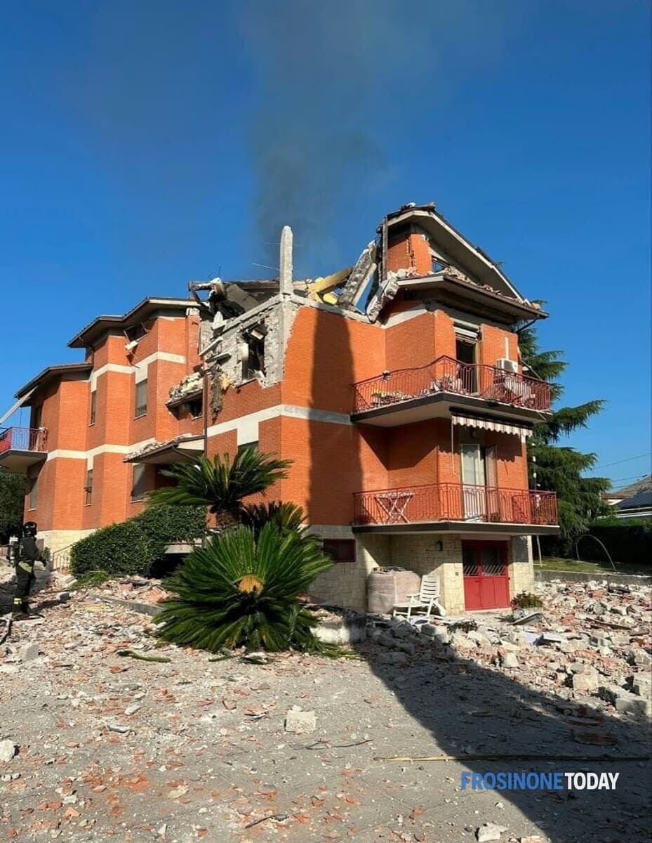 Esplosione a Cassino, forte boato in via Casilina Nord. Due ustionati gravi