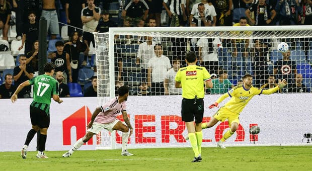  Sassuolo Juventus 3-2, le pagelle: non basta la doppietta di Zhegrova (7,5). Spalletti (5) tradito da Kolo Muani (5) e punito da Adzic (7) 